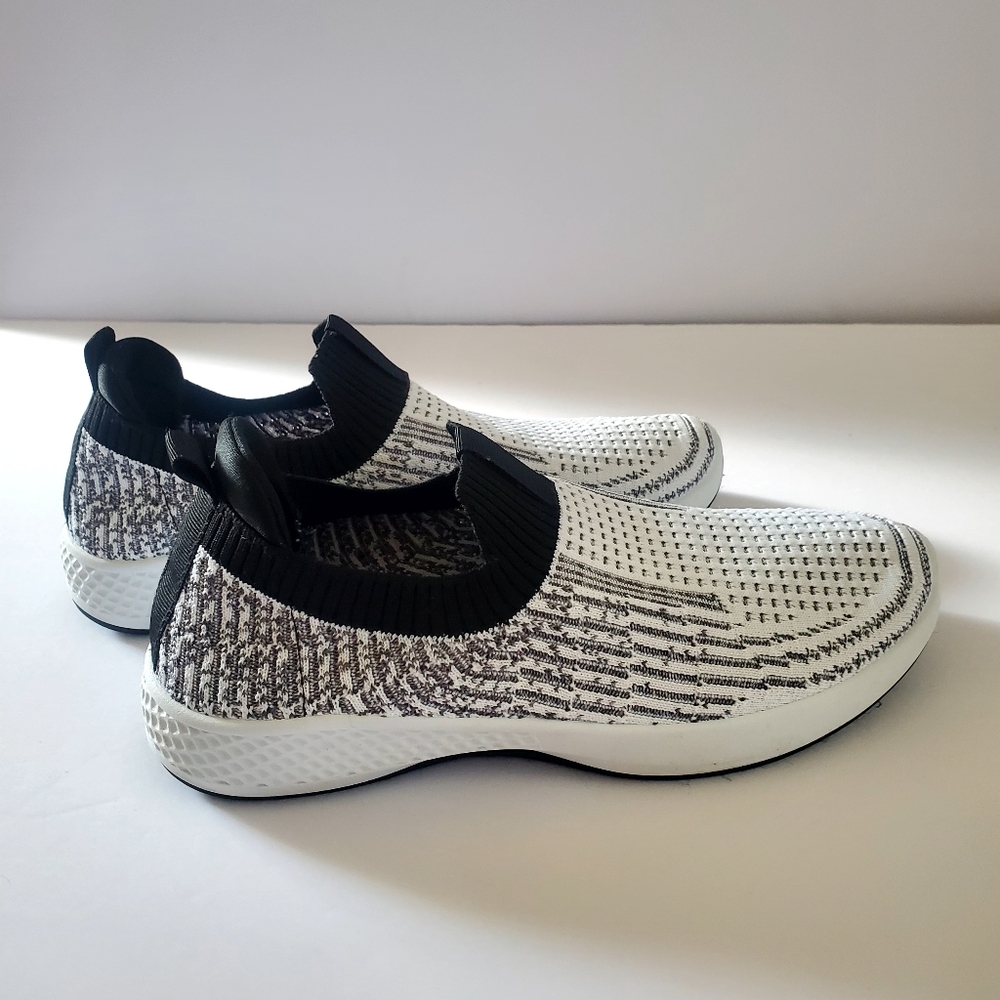Tommy Bahama Flint Knit Jogger Memory Foam Slip Sneakers Size 9